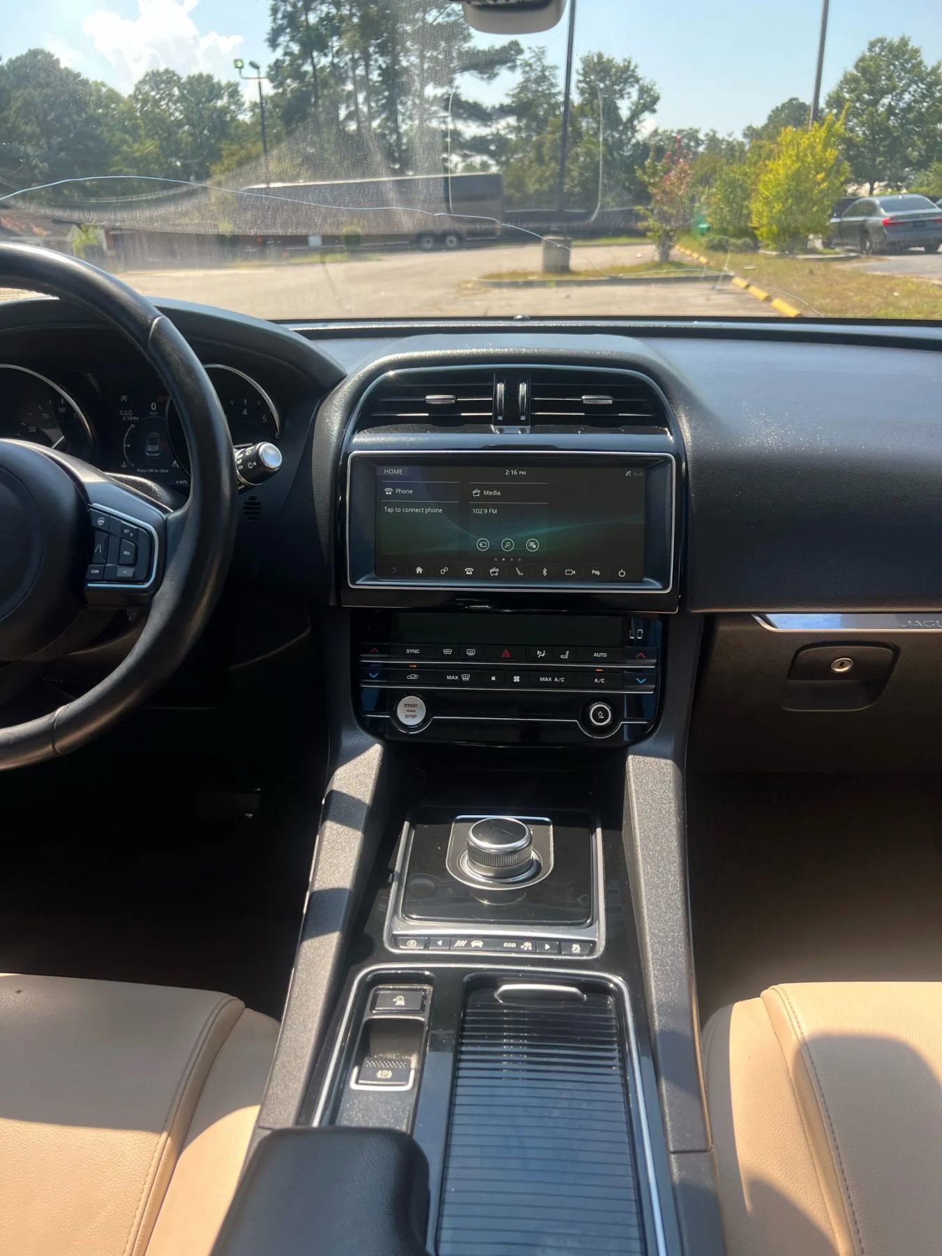 Used 2020 Jaguar F-PACE Premium image 13