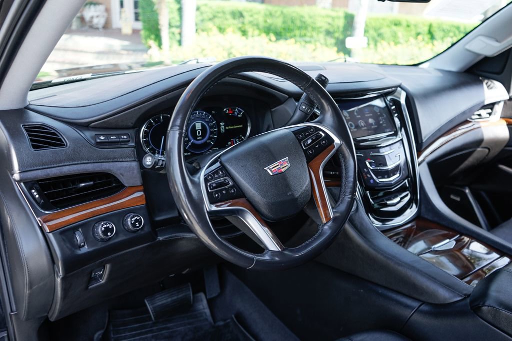 Used 2018 Cadillac Escalade ESV Premium Luxury image 22