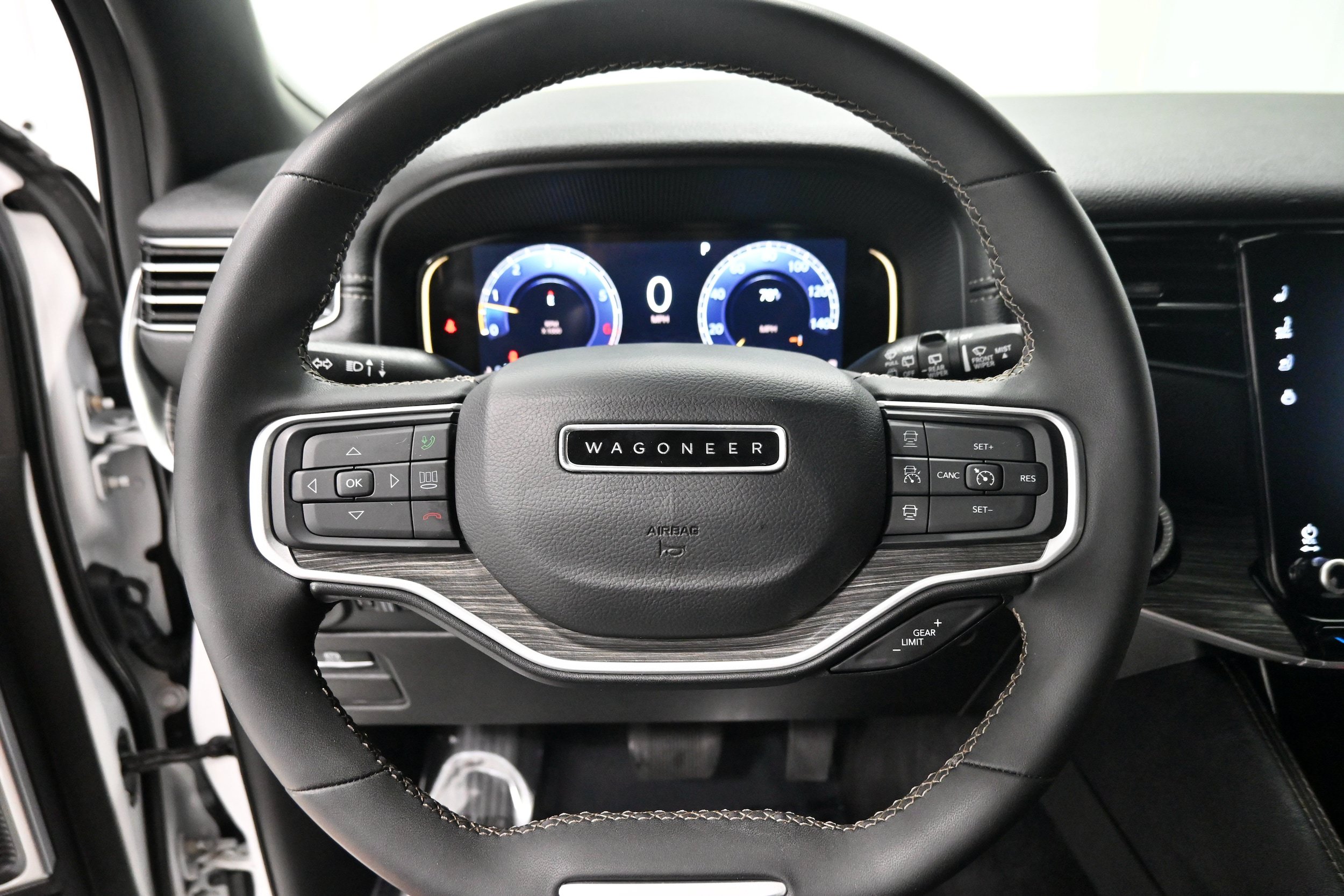 Used 2022 Jeep Wagoneer Series III AWD/4WD image 7