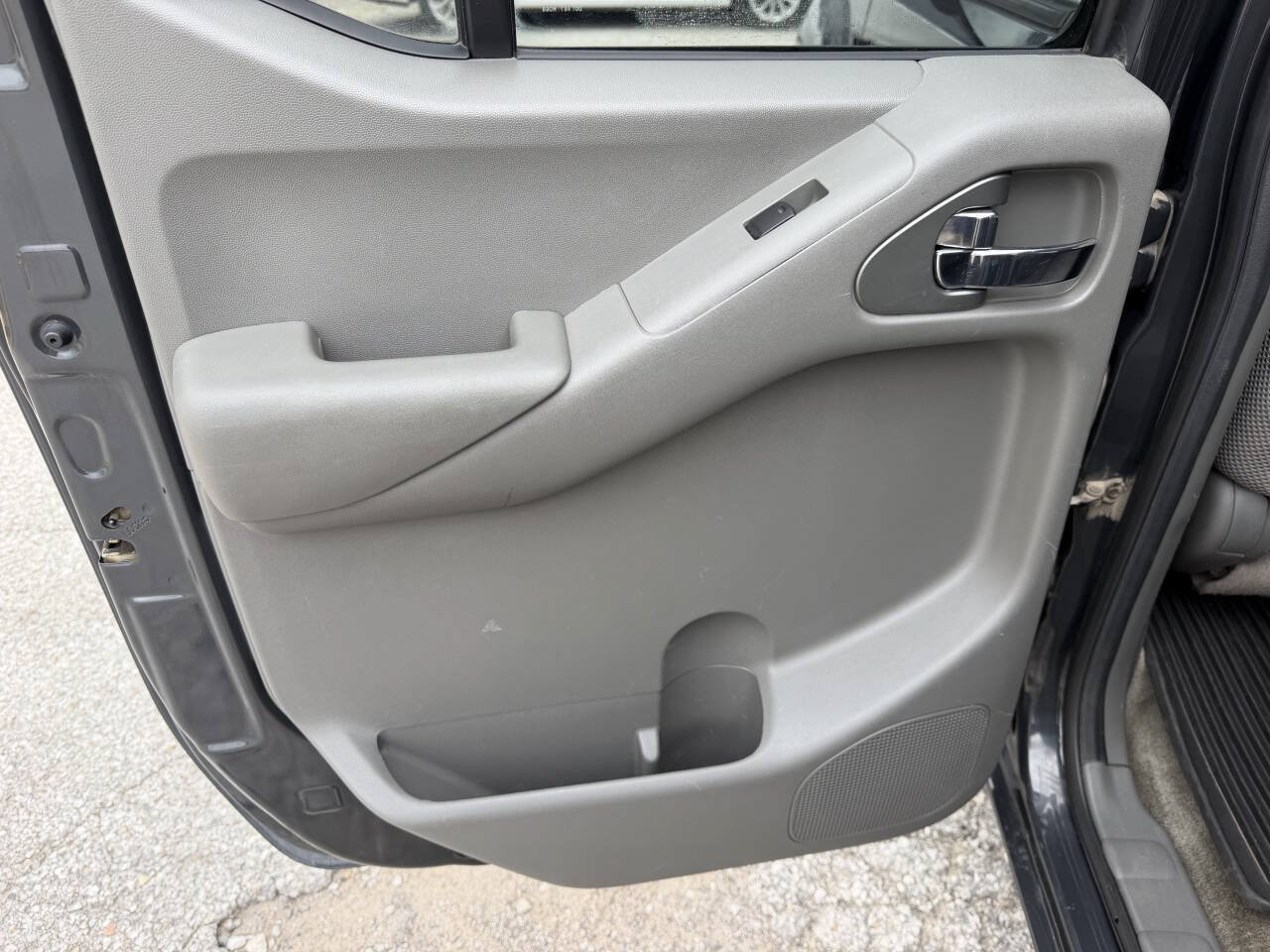 Used 2012 Nissan Frontier SV w/ SV Premium Utility Pkg AWD/4WD image 15