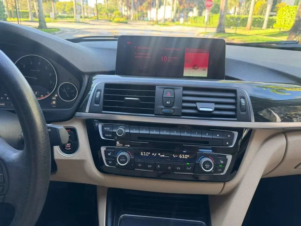 Used 2018 BMW 320i xDrive Sedan image 12