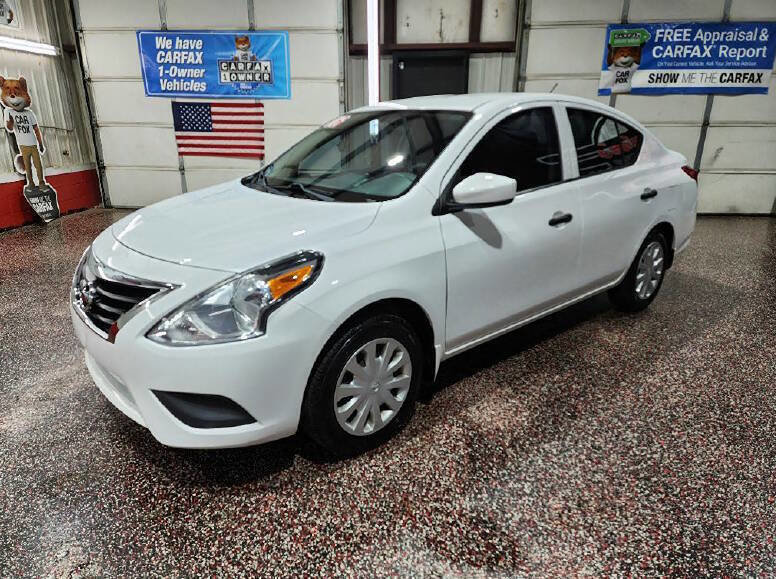 Used 2016 Nissan Versa S FWD image 3
