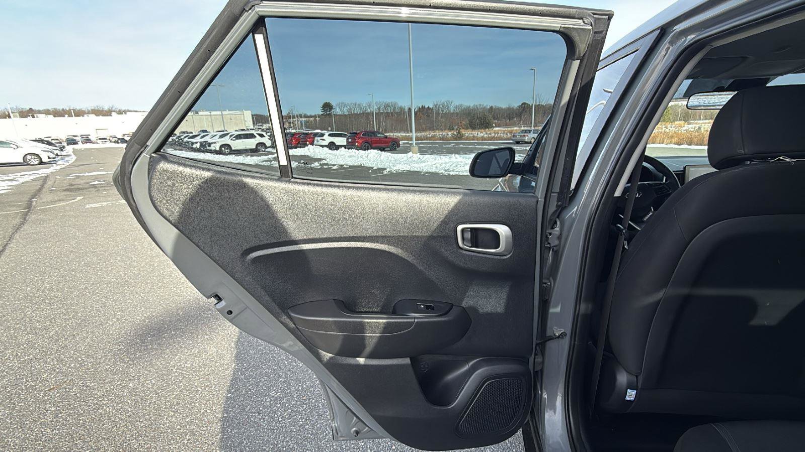 Used 2021 Hyundai Venue SE image 21