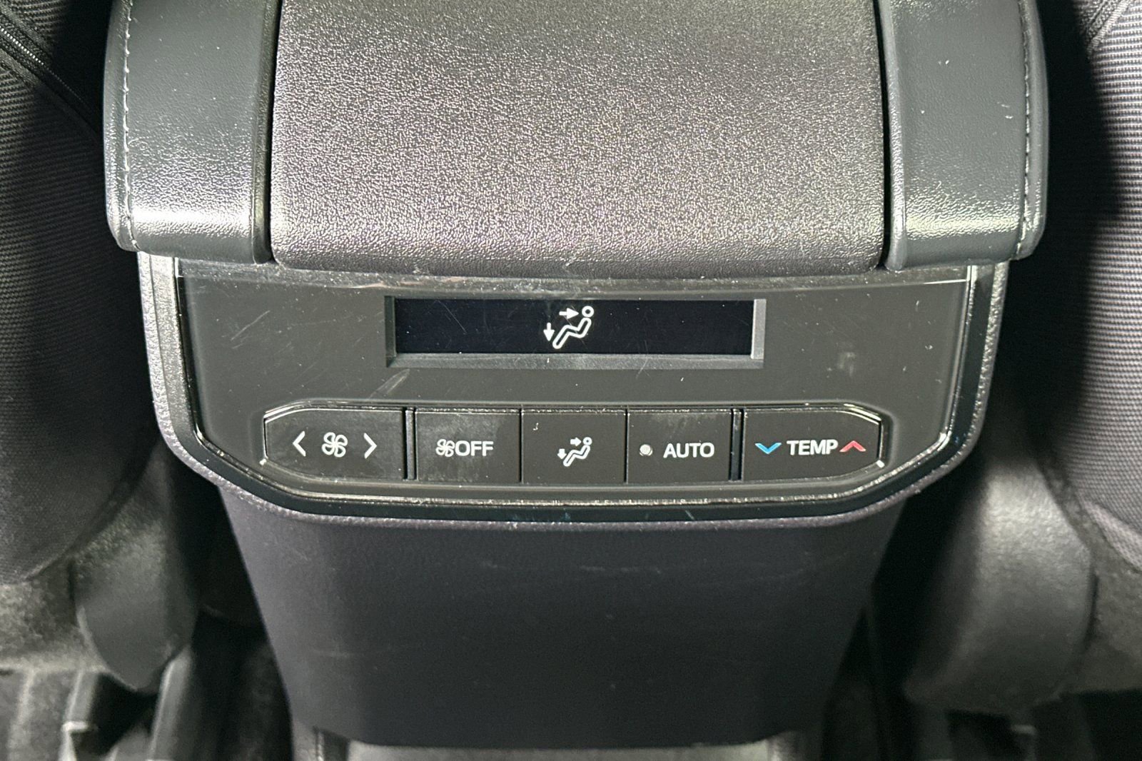 Used 2025 Toyota Highlander LE image 15