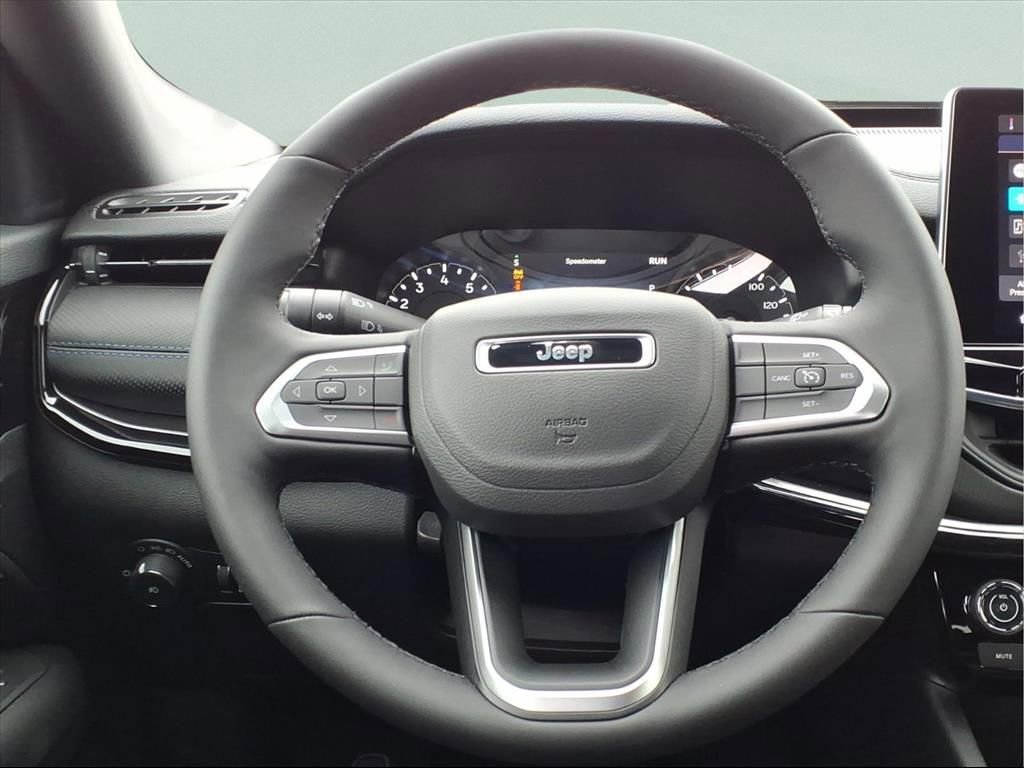 New 2026 Jeep Compass Latitude image 16