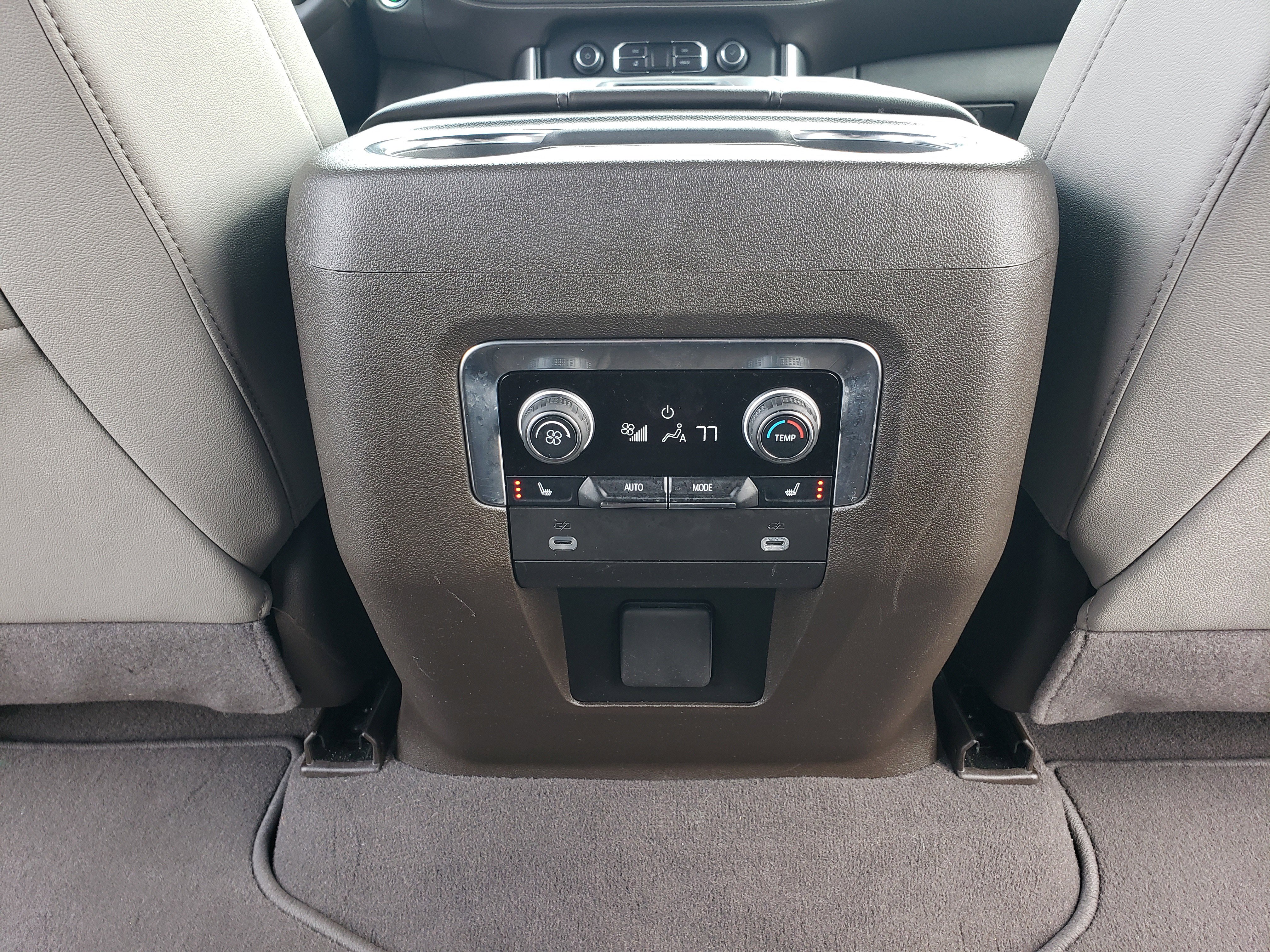 Used 2024 Chevrolet Tahoe LT w/ Luxury Package image 37