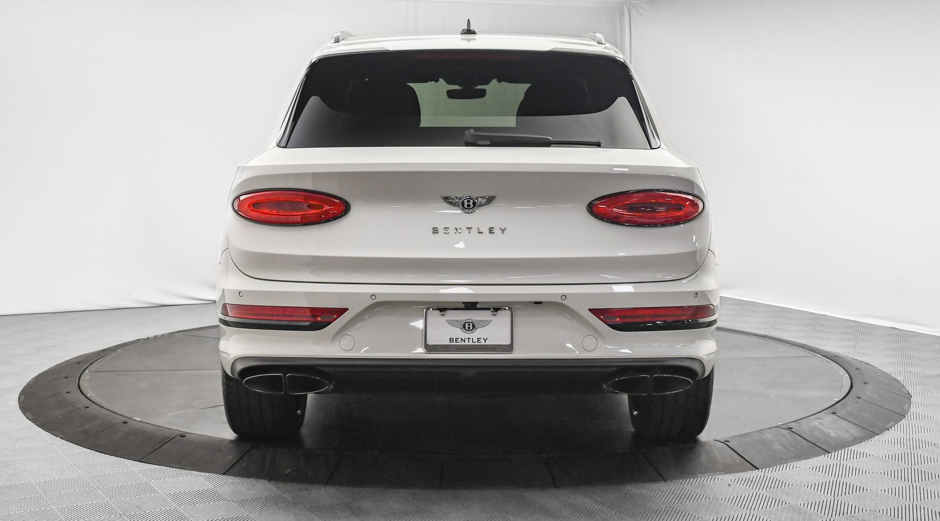 Used 2023 Bentley Bentayga Extended Wheelbase image 10