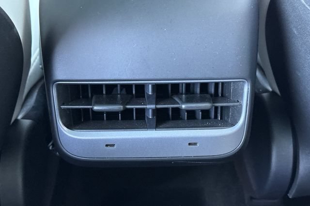 Used 2024 Tesla Model Y Long Range AWD/4WD image 17