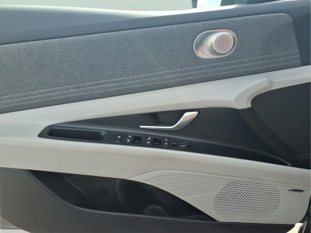 Used 2024 Hyundai Elantra Limited FWD image 16