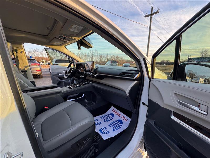 Used 2024 Toyota Sienna XLE image 38