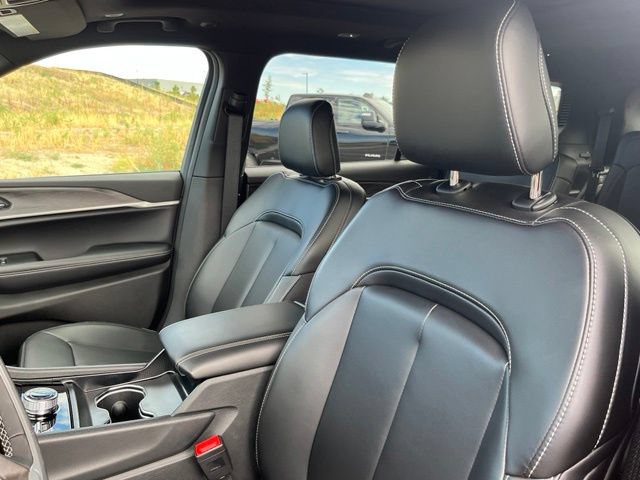 New 2026 Jeep Grand Cherokee L Limited w/ Limited Altitude Package AWD/4WD image 12