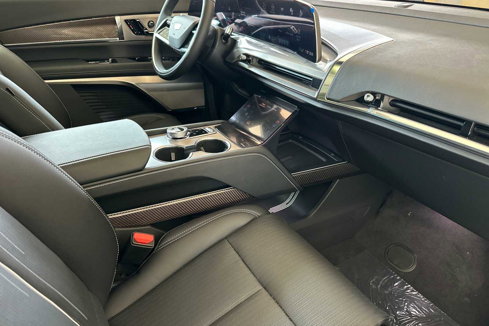 New 2026 Cadillac Vistiq Sport w/ LPO, Floor Liner Package AWD/4WD image 16