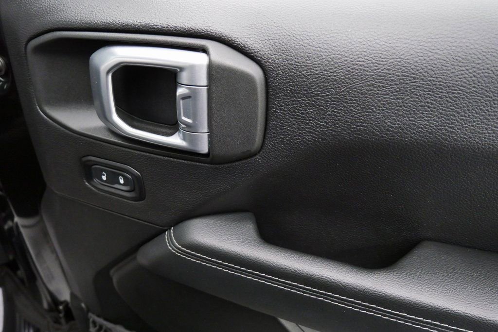 Used 2020 Jeep Wrangler Unlimited Sahara w/ Dual Top Group image 17