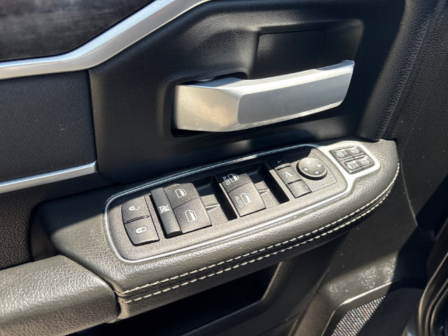 Used 2024 RAM 3500 Big Horn w/ Night Edition AWD/4WD image 17