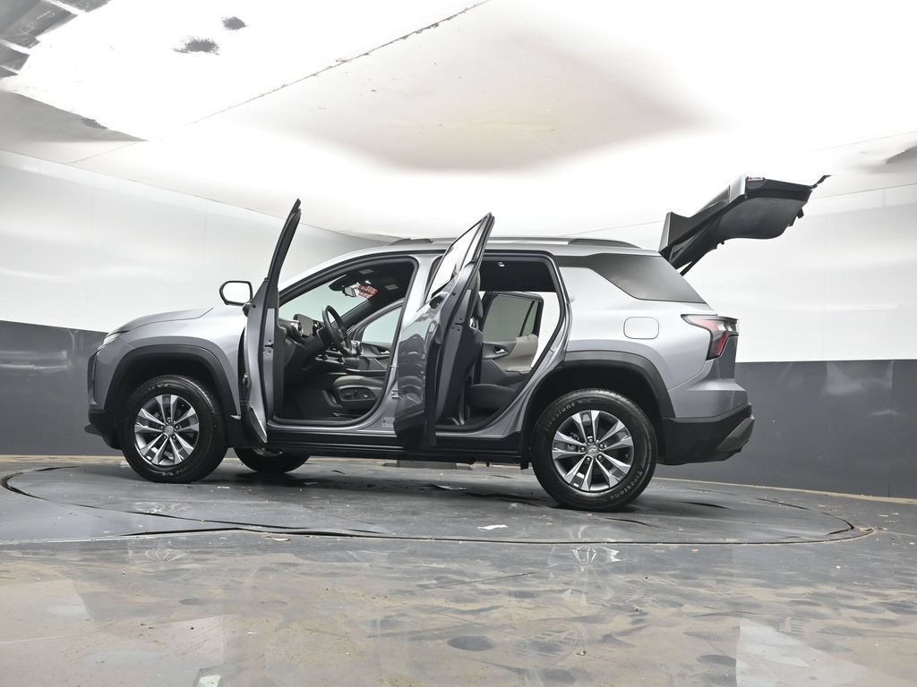 Used 2025 Chevrolet Equinox LT w/ Convenience Package II FWD image 44
