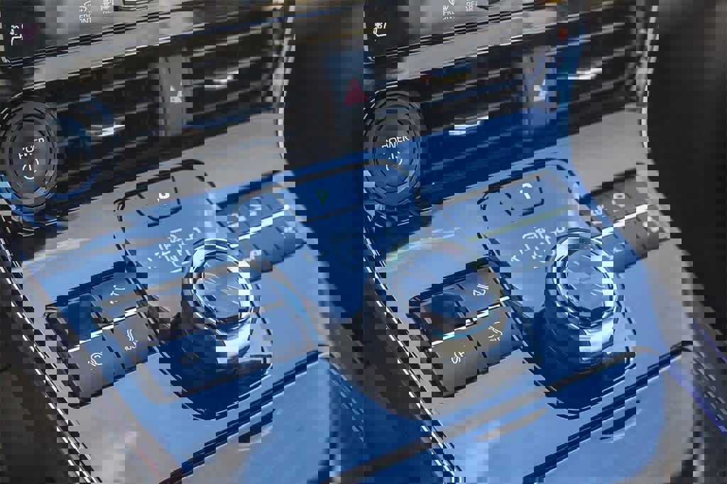 Used 2023 Toyota bZ4X Limited image 27