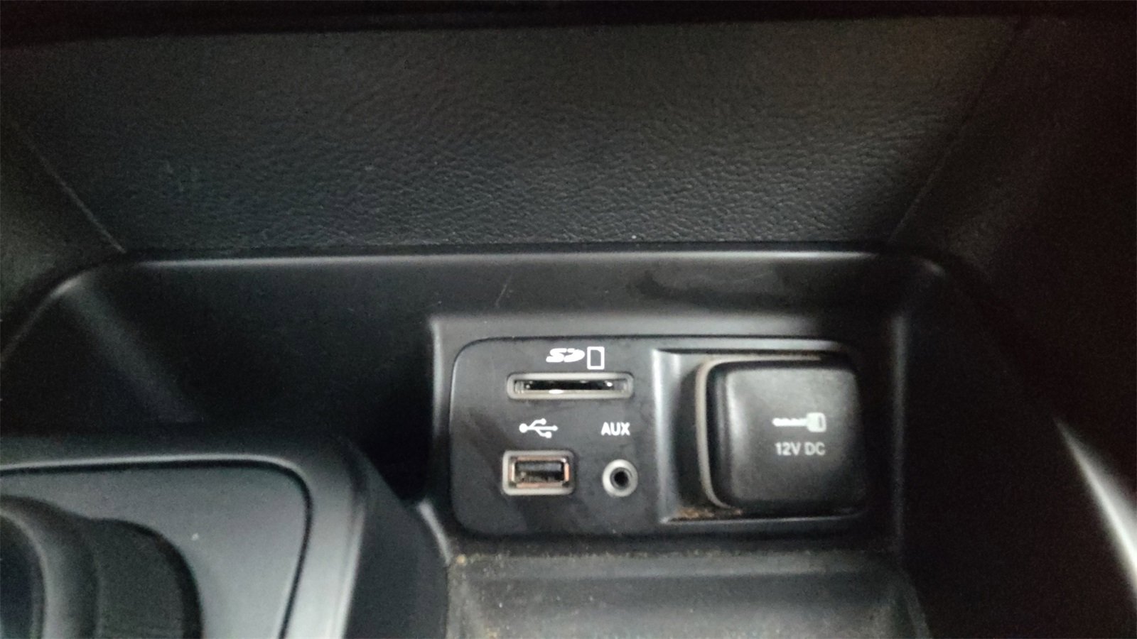 Used 2016 Jeep Cherokee Sport image 31