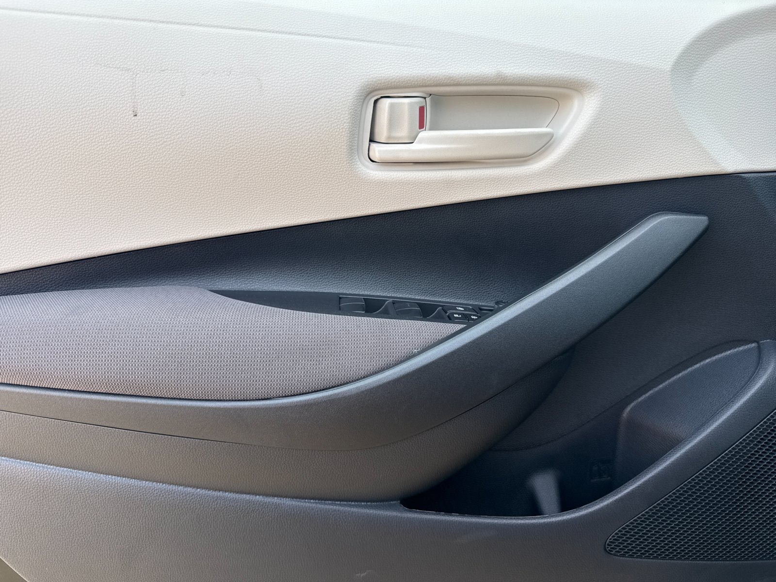 New 2027 Toyota Corolla LE FWD image 13