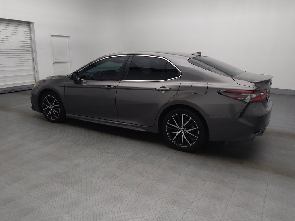 Used 2022 Toyota Camry SE FWD image 3