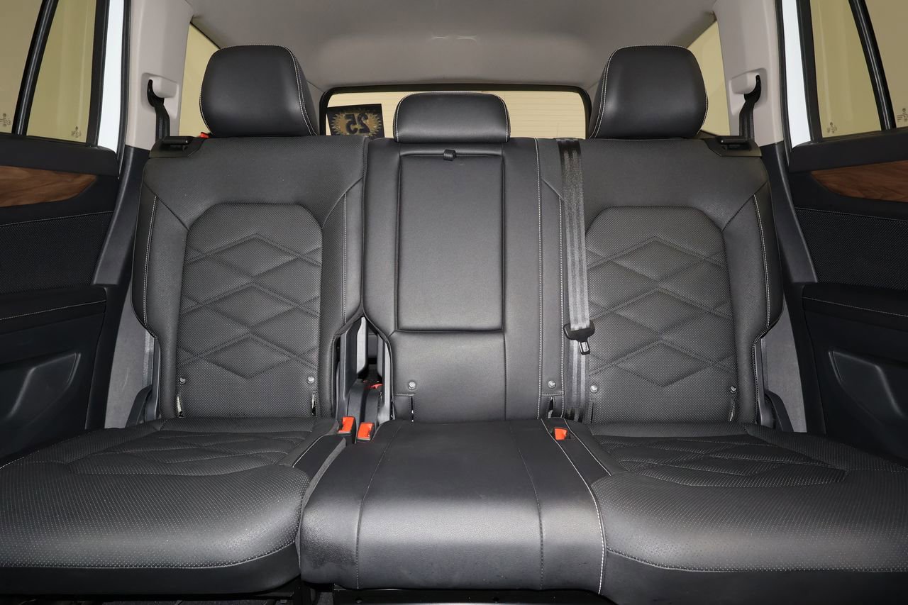 Used 2025 Volkswagen Atlas SE FWD image 31