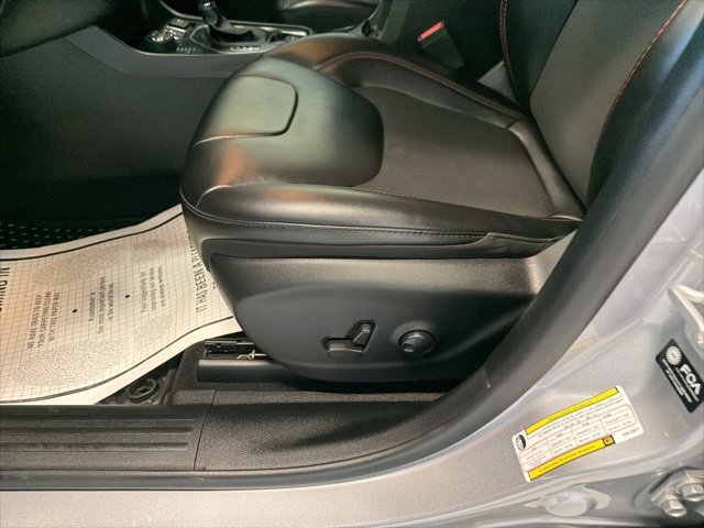 Used 2022 Jeep Cherokee Trailhawk w/ Comfort/Convenience Group image 12