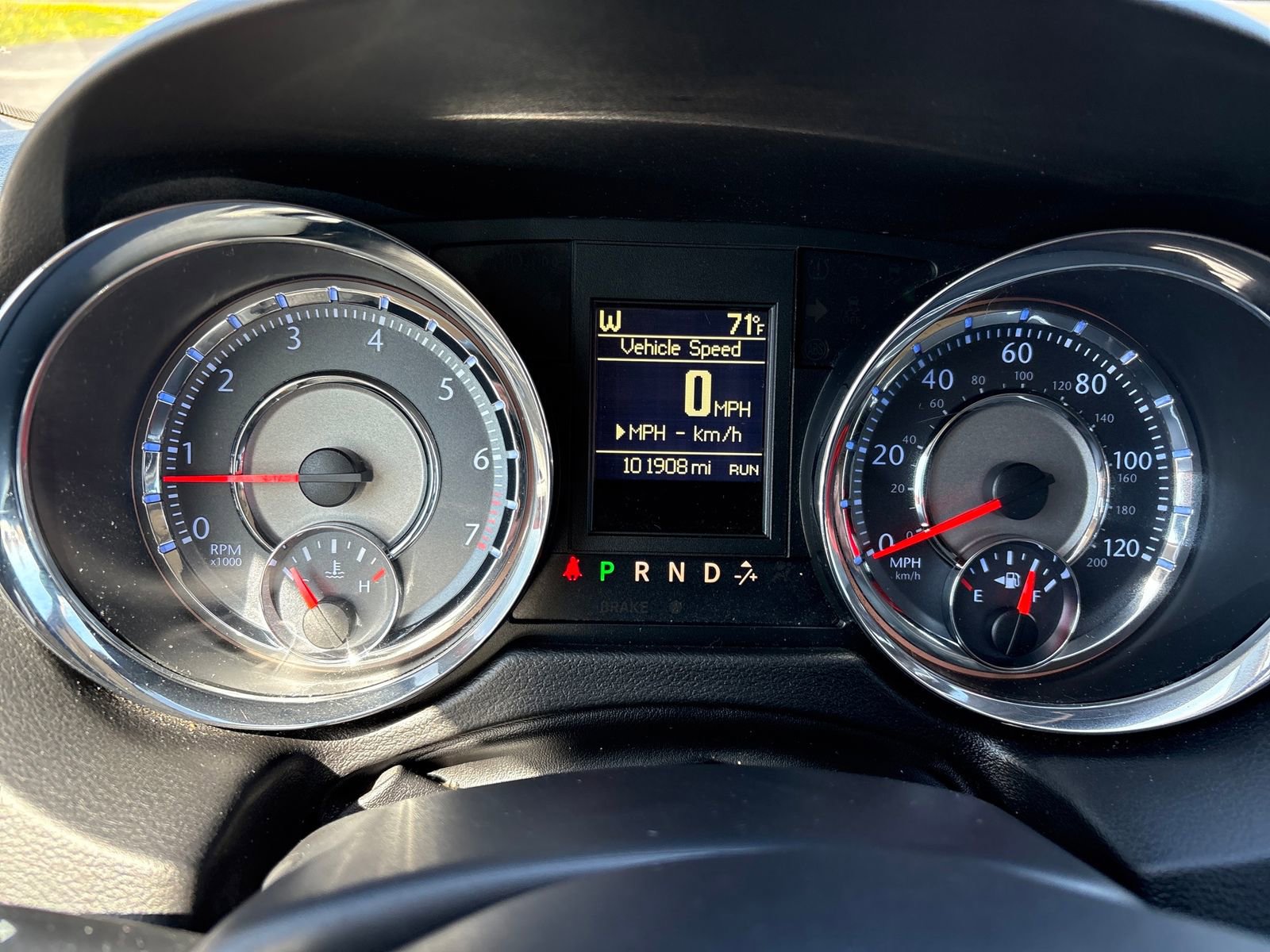 Used 2016 Chrysler Town & Country Touring FWD image 16