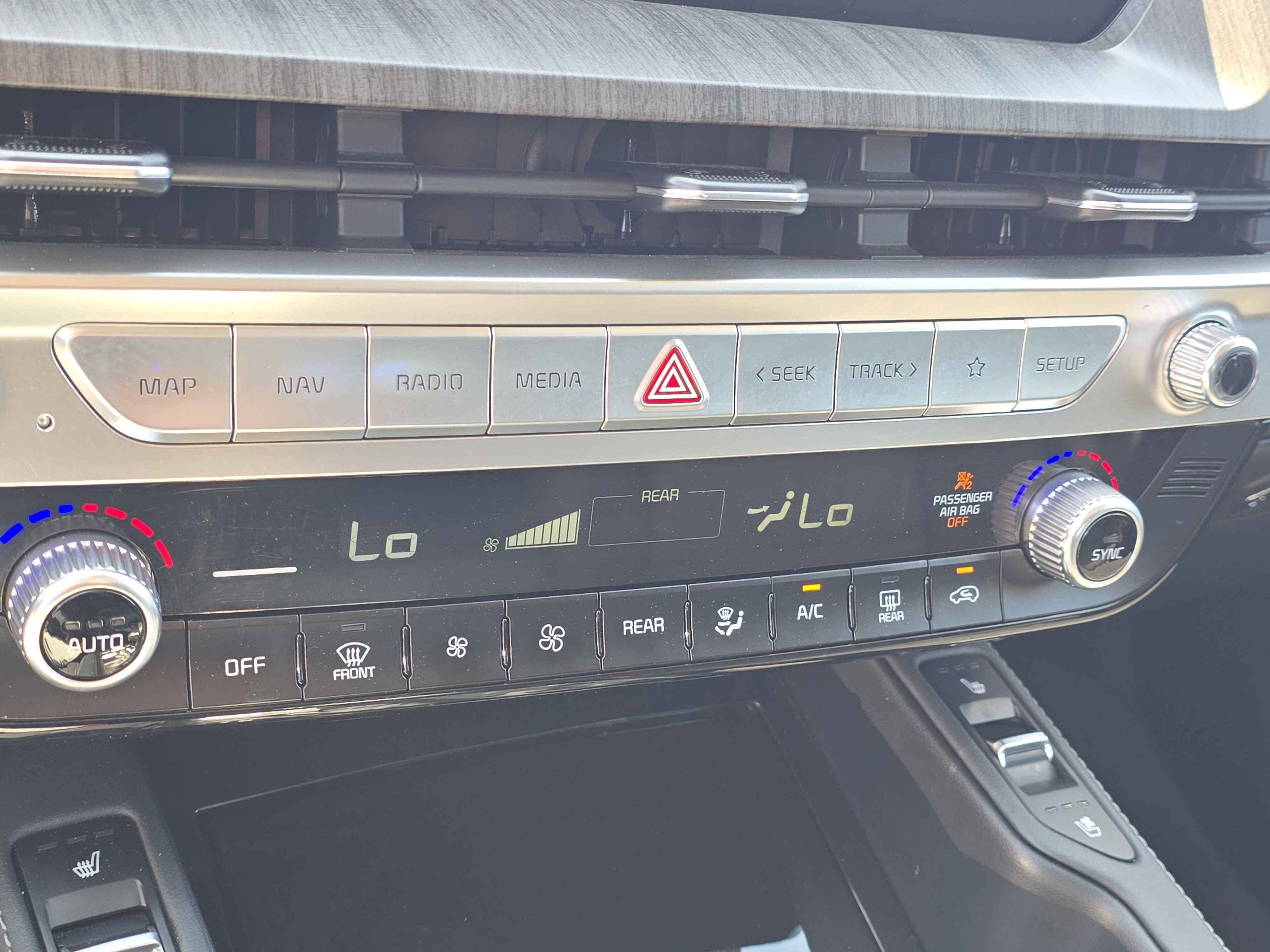 Certified 2023 Kia Telluride EX w/ EX Captain's Chair Package image 27