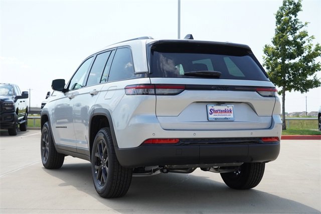 New 2025 Jeep Grand Cherokee Altitude image 6