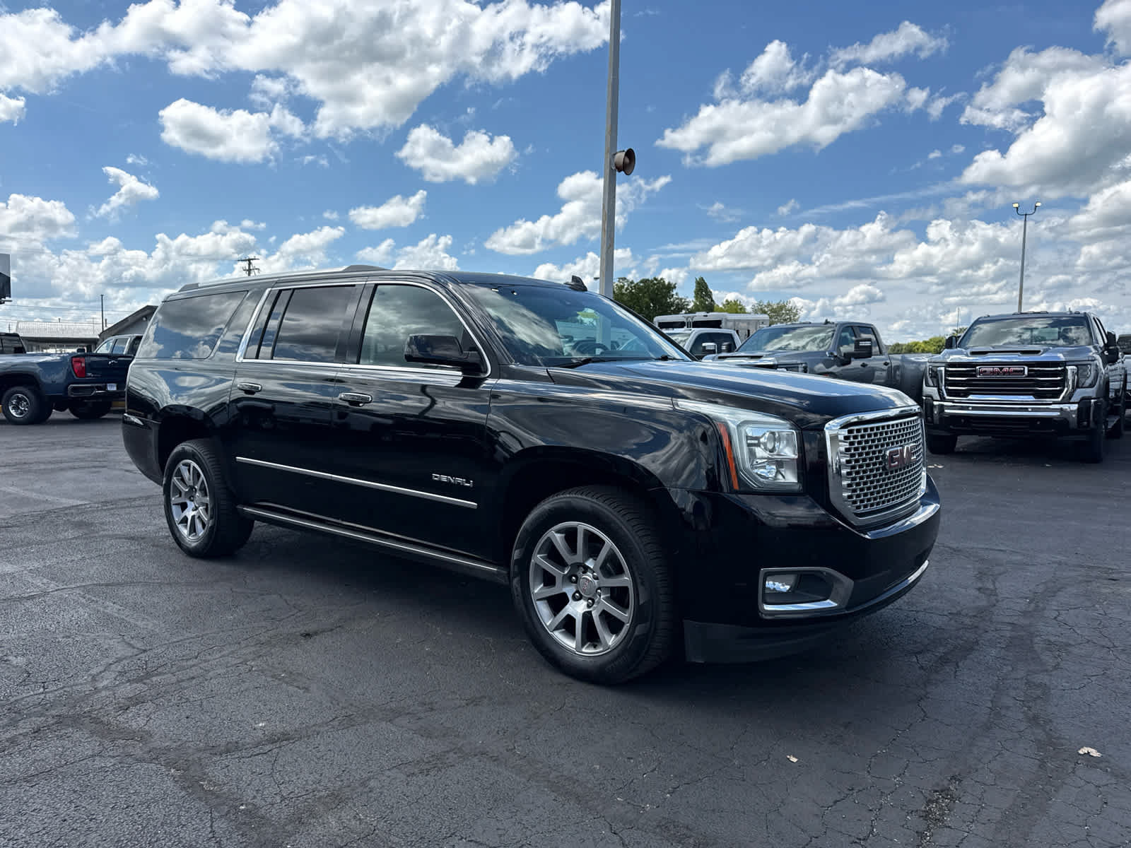 Certified 2017 GMC Yukon XL Denali w/ Open Road Package AWD/4WD image 7