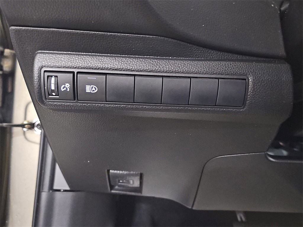 Used 2020 Toyota Corolla SE image 30