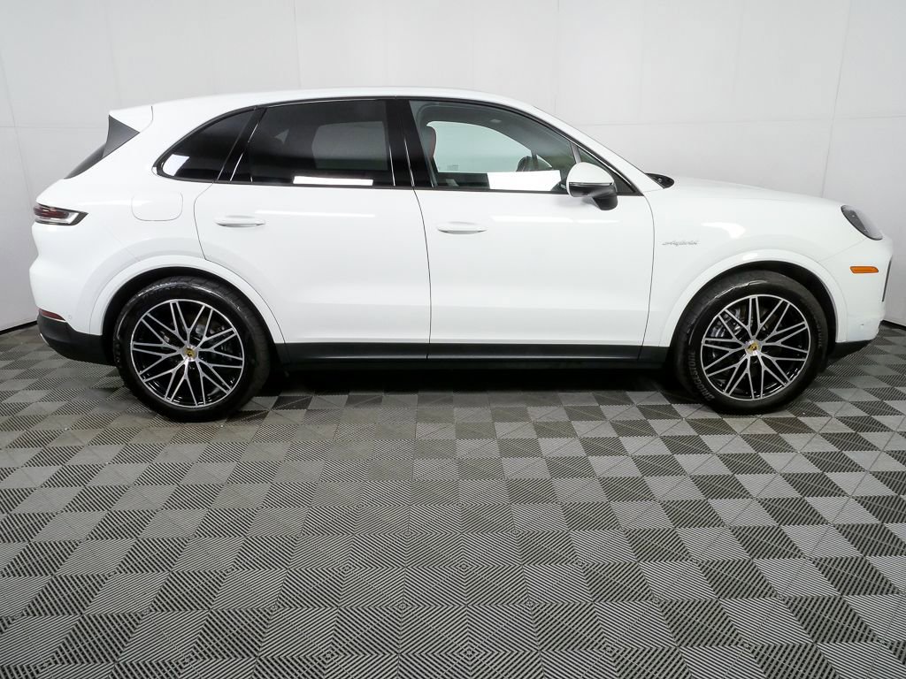 Certified 2024 Porsche Cayenne AWD/4WD image 29
