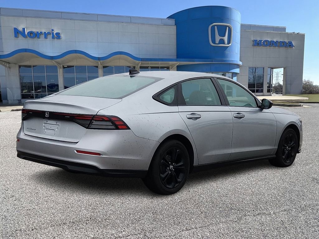 Used 2025 Honda Accord SE image 4