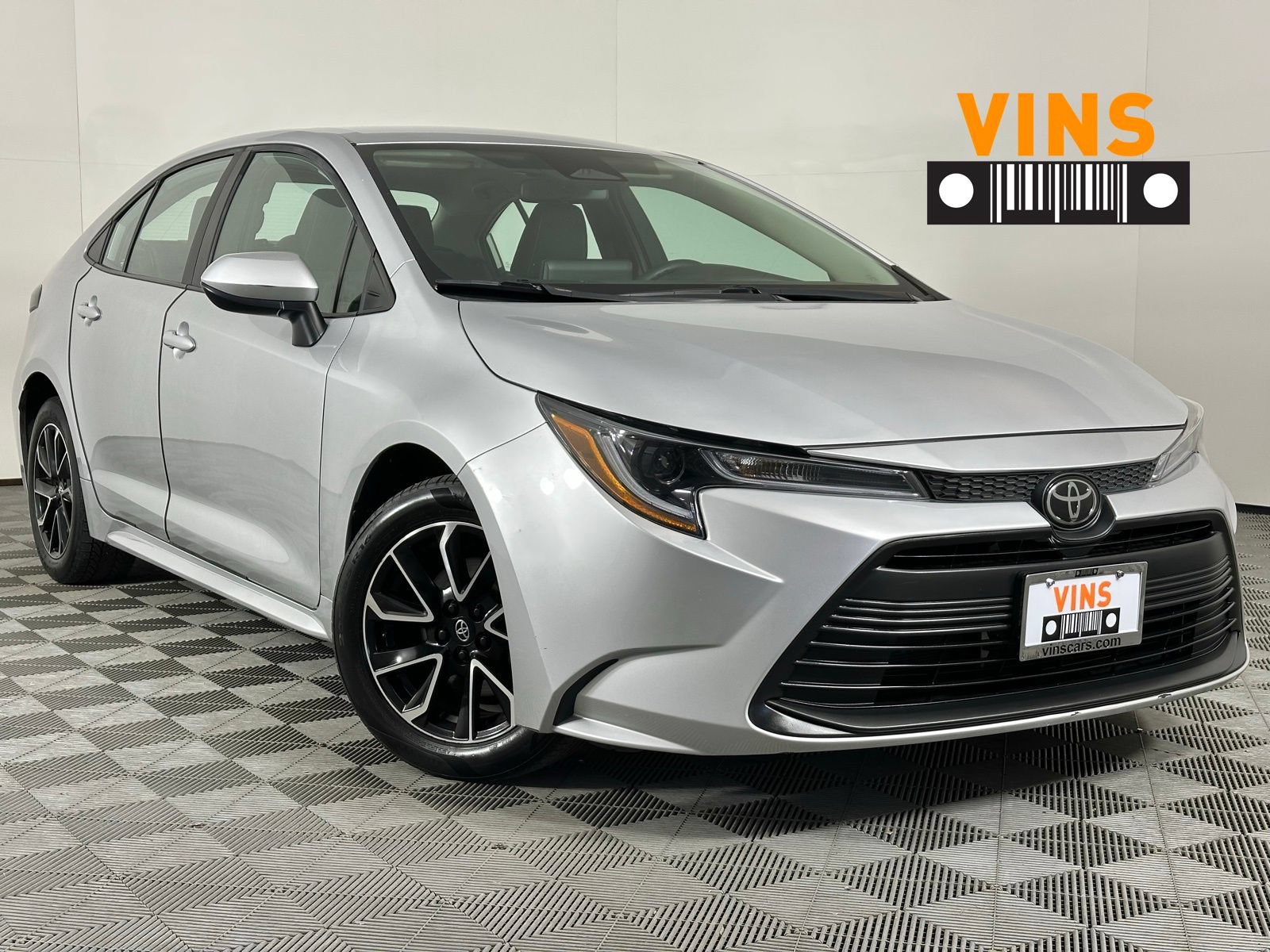 Used 2024 Toyota Corolla LE FWD image 1