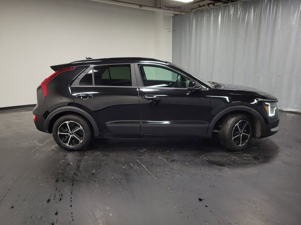 Used 2024 Kia Niro LX image 9