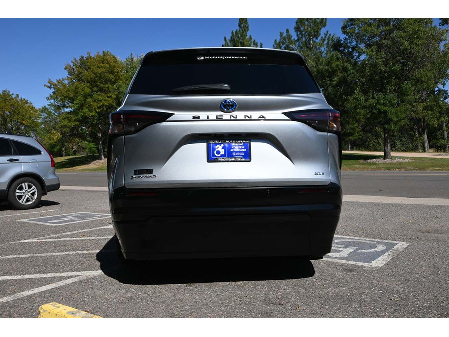 New 2025 Toyota Sienna XLE w/ XLE Plus Package AWD/4WD image 7