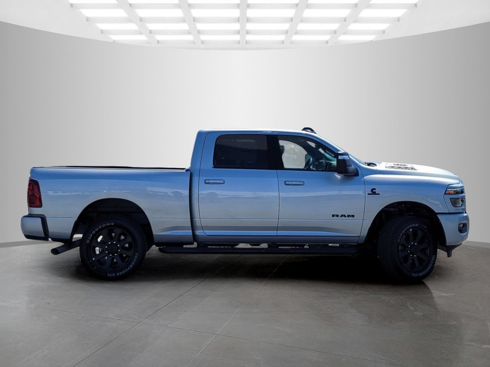New 2026 RAM 2500 Laramie AWD/4WD image 4