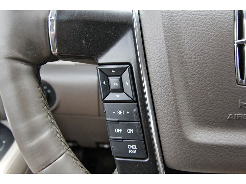 Used 2015 Lincoln Navigator 2WD image 14