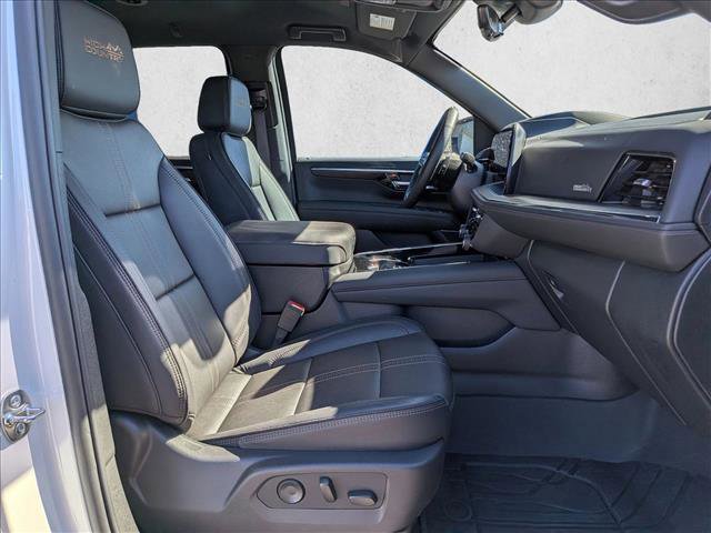 Used 2025 Chevrolet Suburban High Country image 29