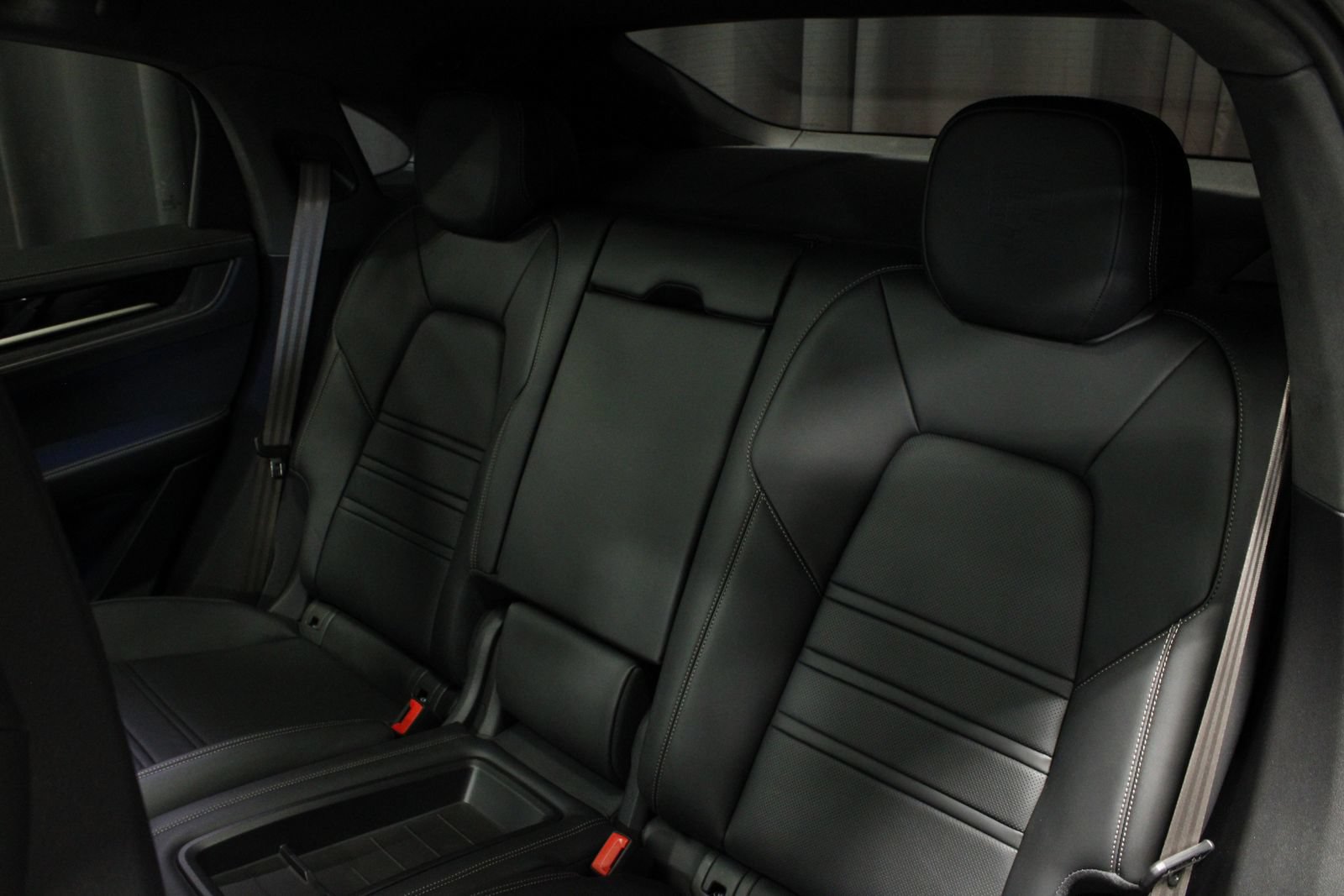 Certified 2025 Porsche Cayenne Turbo w/ Premium Package Plus AWD/4WD image 20