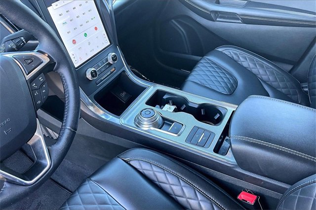 Used 2024 Ford Edge Titanium image 14