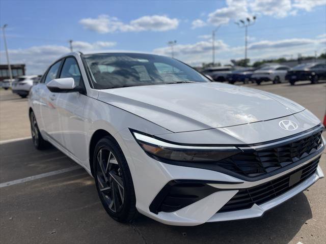 New 2025 Hyundai Elantra Limited image 4