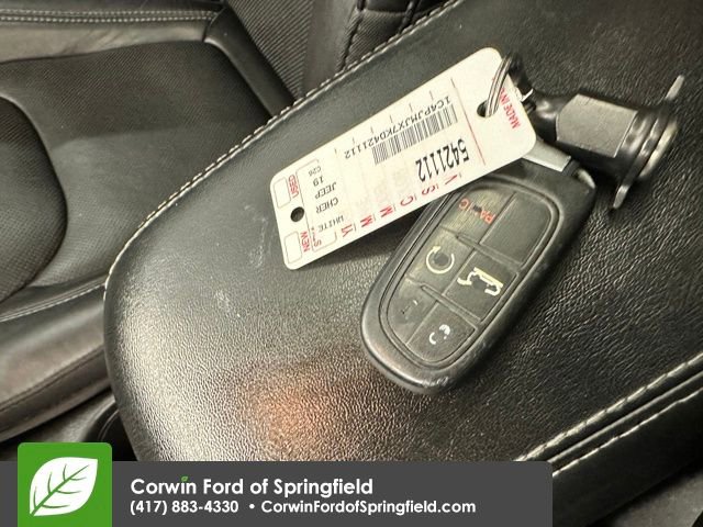 Used 2019 Jeep Cherokee Overland w/ Technology Group image 28