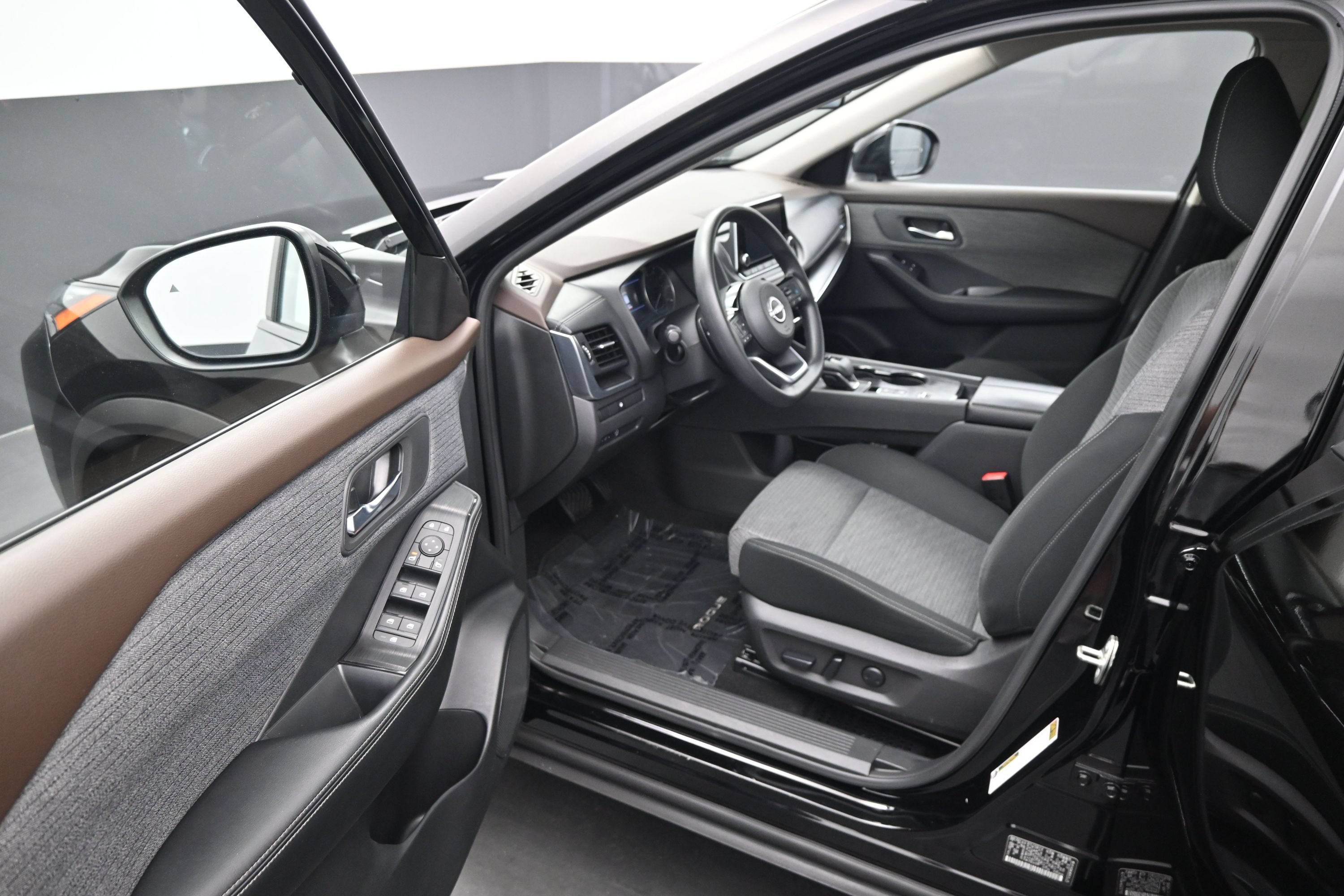 Used 2023 Nissan Rogue SV FWD image 10