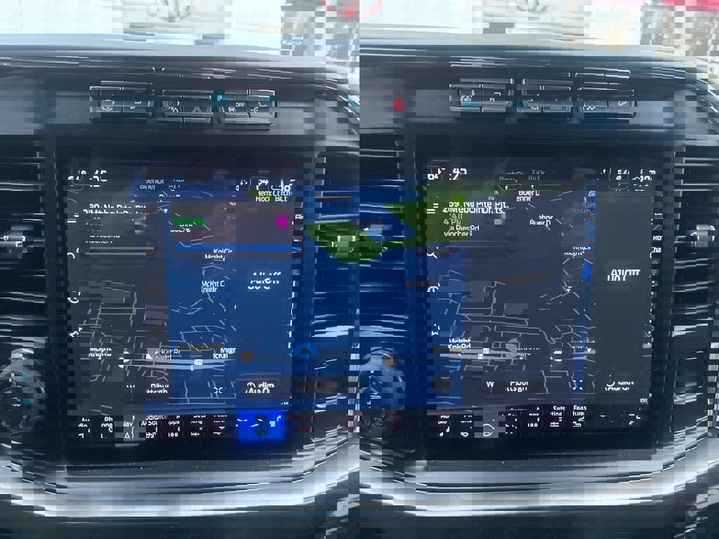 Used 2023 Ford F350 Lariat w/ Tow Technology Package image 12