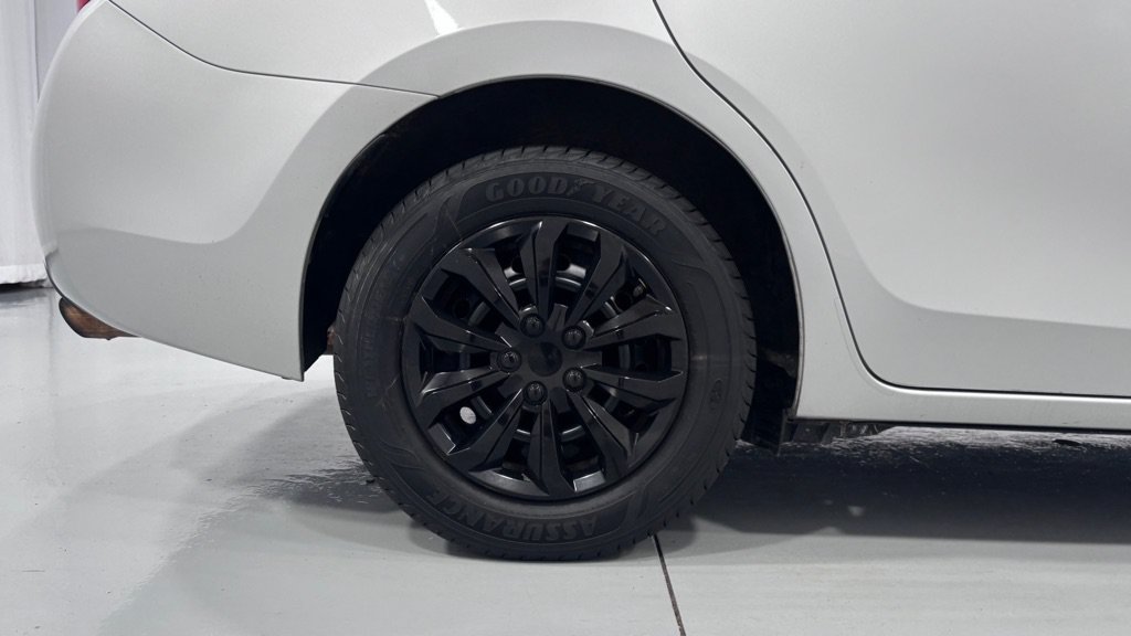 Used 2015 Toyota Corolla L FWD image 32