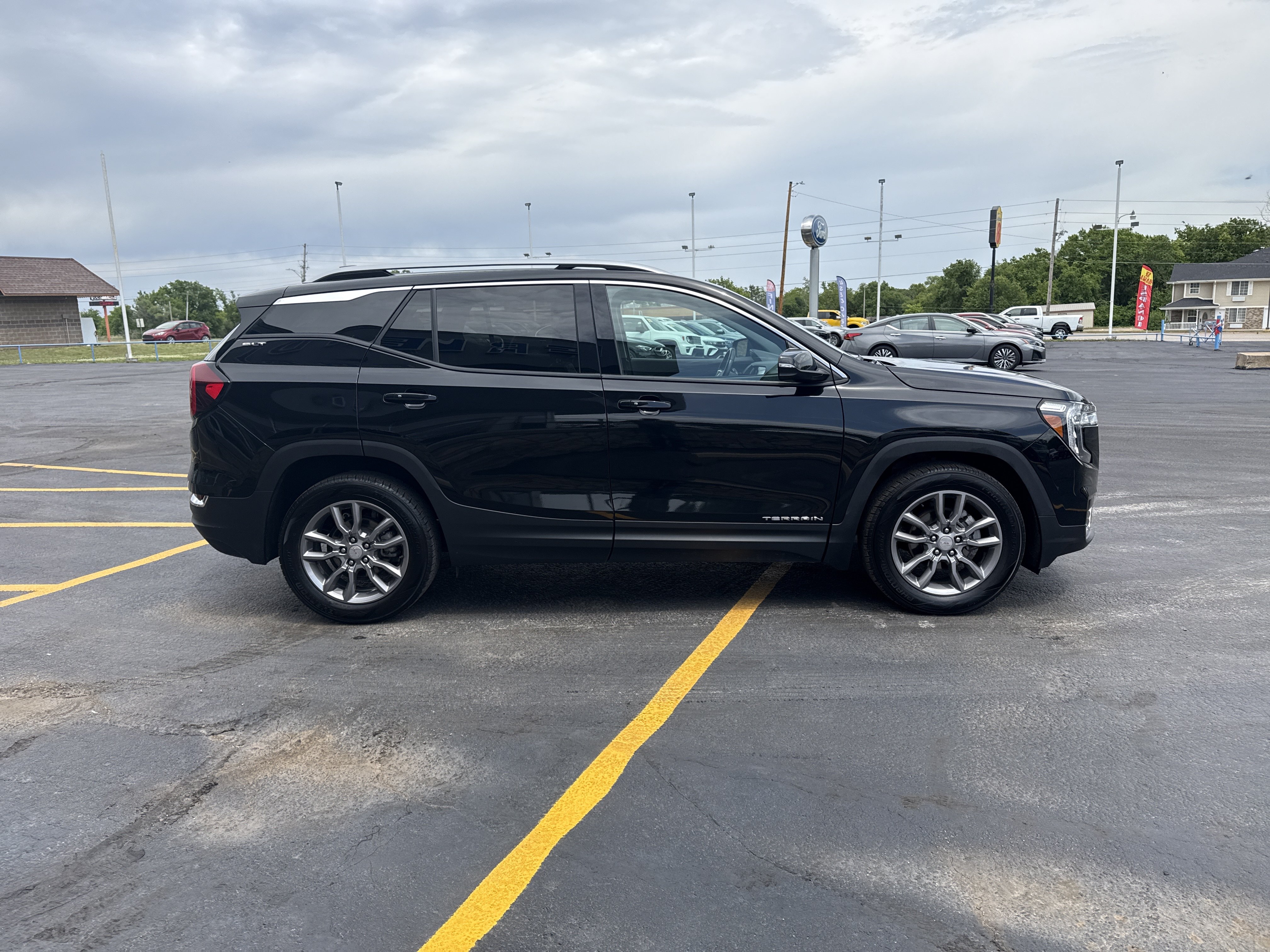 Used 2024 GMC Terrain SLT FWD image 4