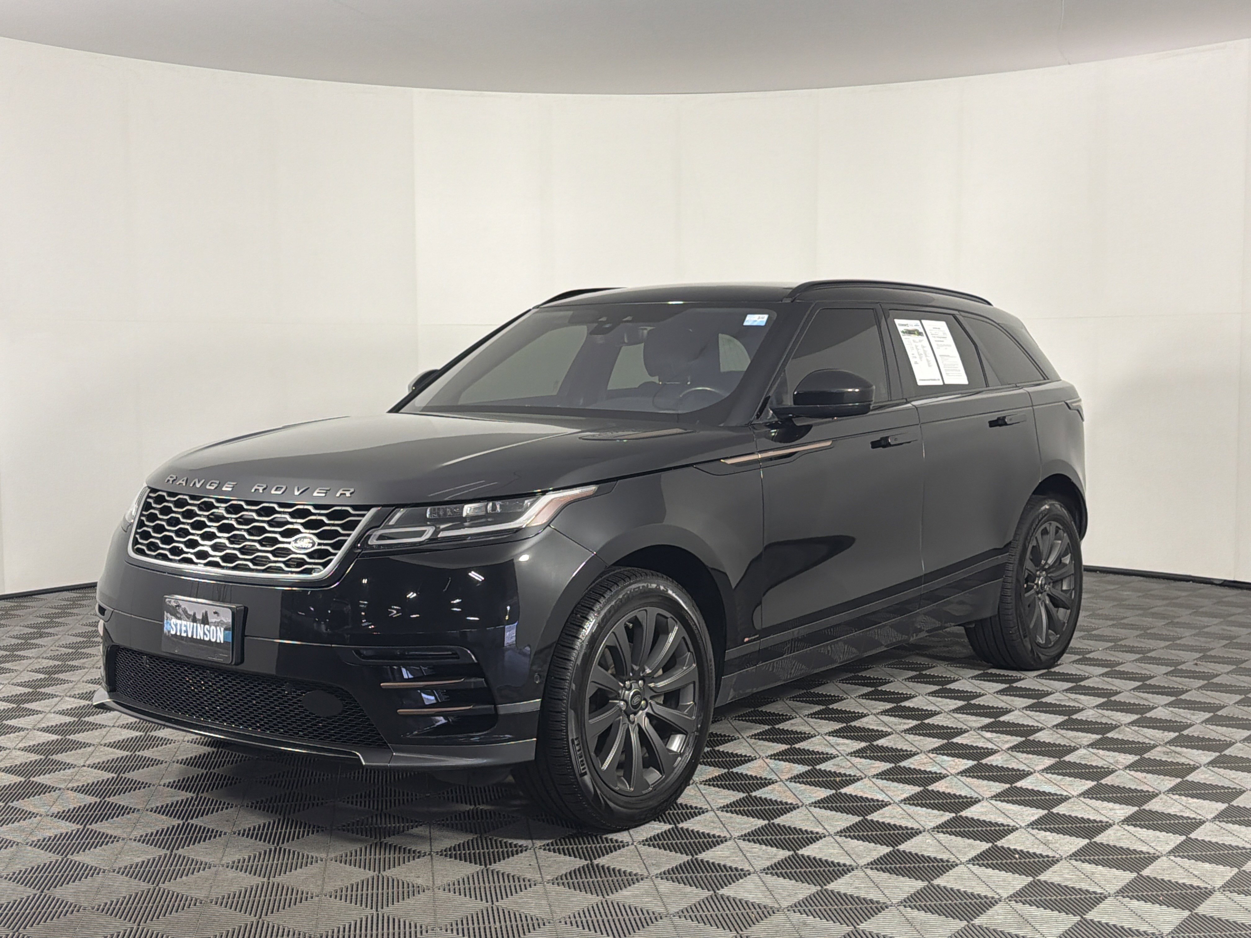 Used 2019 Land Rover Range Rover Velar R-Dynamic SE AWD/4WD image 3