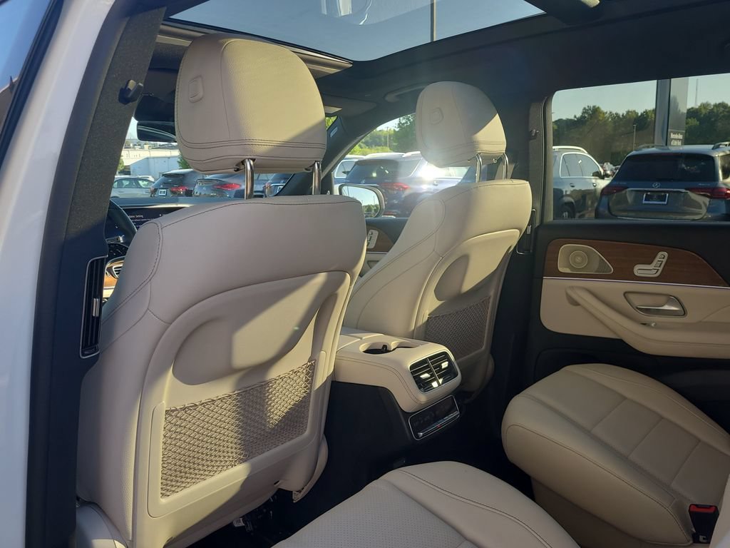 Used 2025 Mercedes-Benz GLS 450 4MATIC image 12