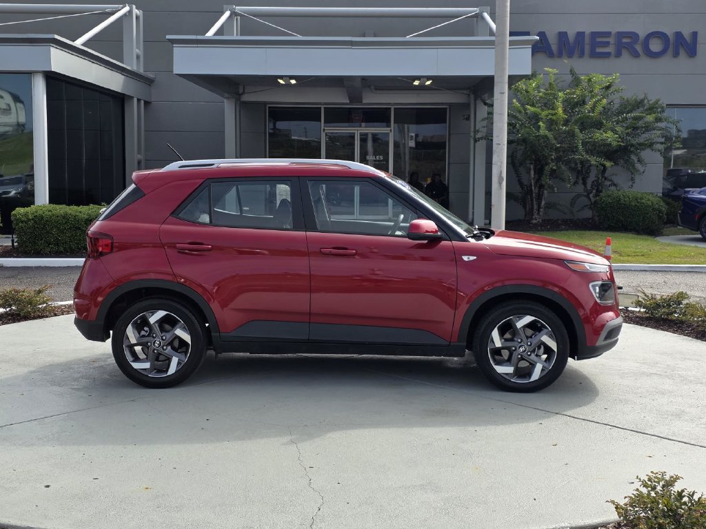 Used 2023 Hyundai Venue Limited w/ Cargo Package FWD image 30