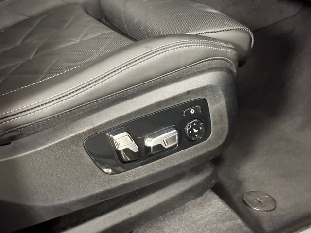 Used 2024 BMW X7 xDrive40i w/ Premium Package image 43